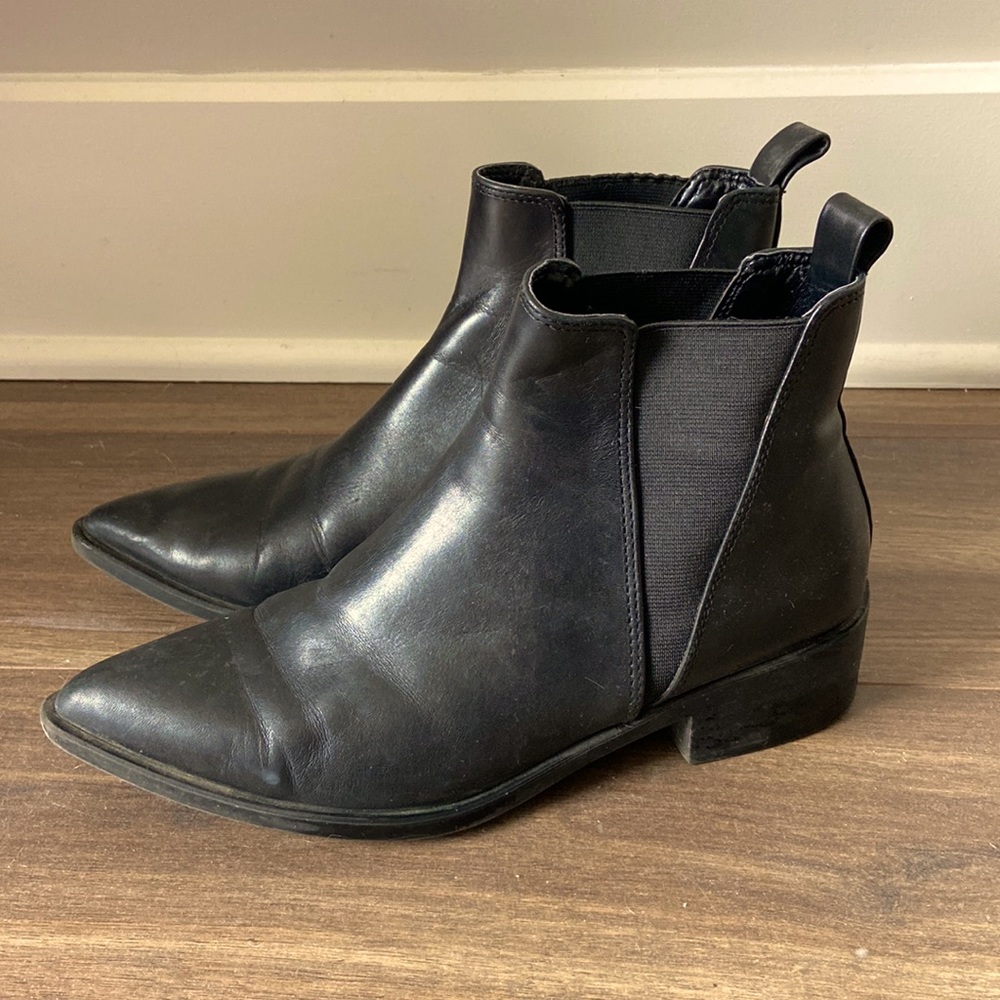 Black Steve Madden ankle booties size 7